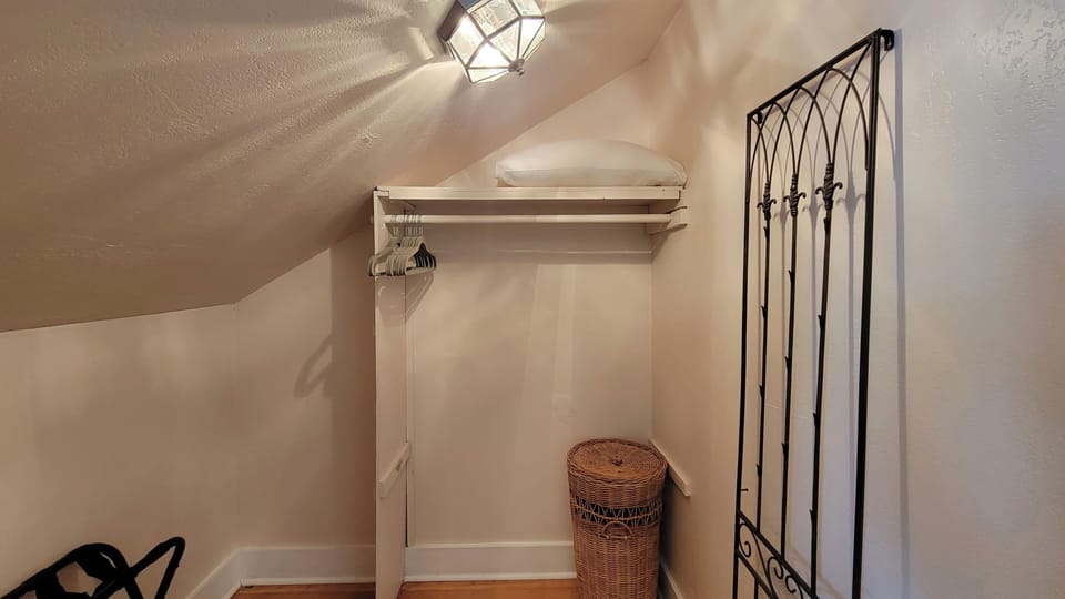 Family House, 5 Bedrooms, Pets Allowed | Interior