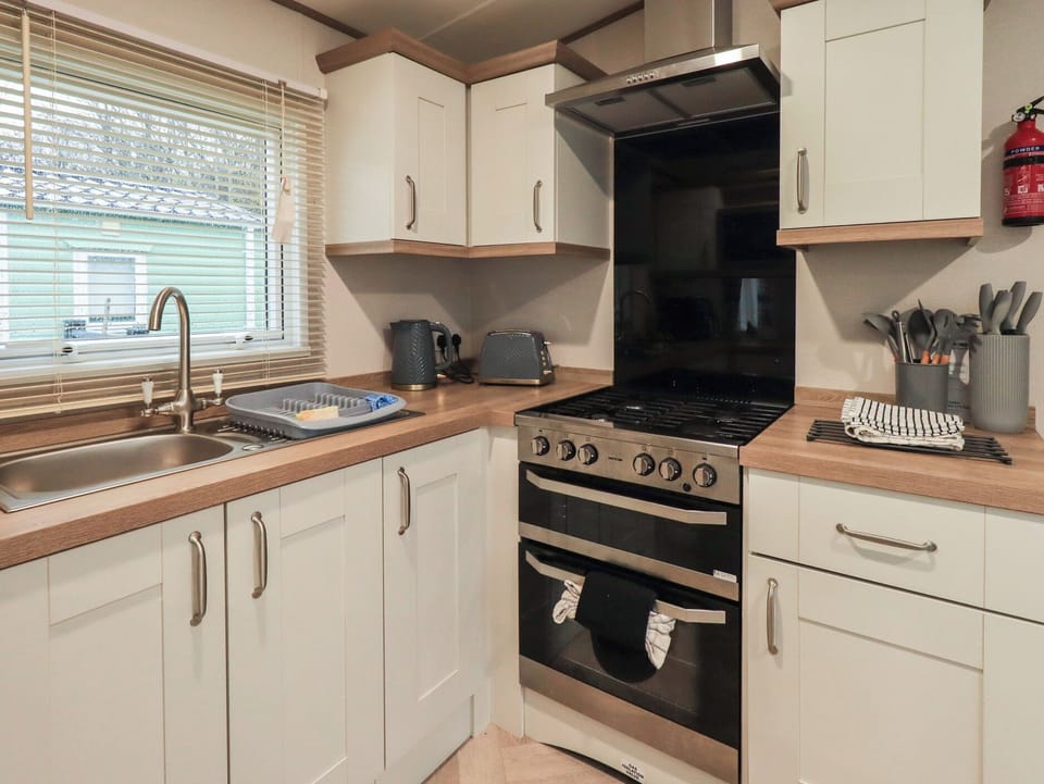 Fridge, microwave, dishwasher, toaster