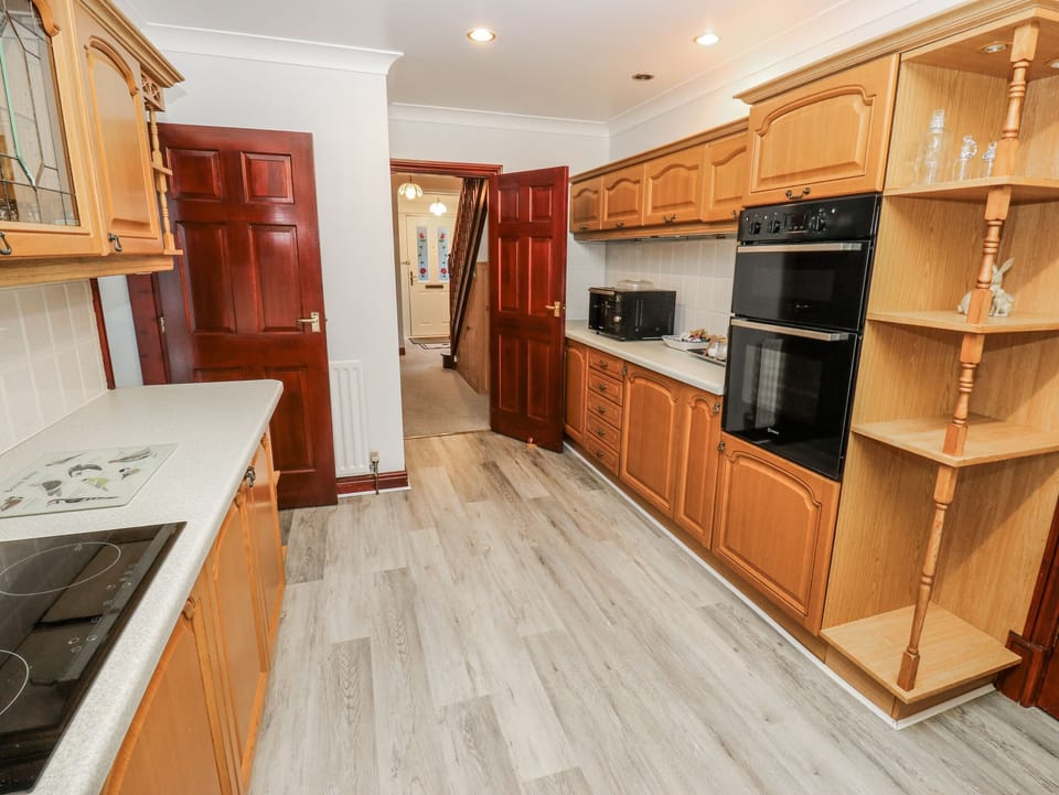 Dishwasher, cookware/dishes/utensils