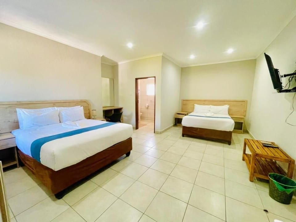 Deluxe Double Room | Desk, laptop workspace, soundproofing, WiFi (free)