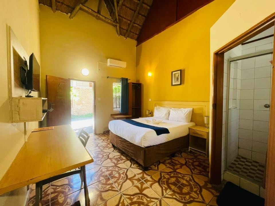 Deluxe Double Room, Garden View | Desk, laptop workspace, soundproofing, WiFi (free)