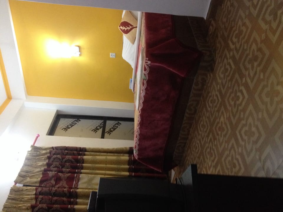 Deluxe Double or Twin Room, Balcony, Lake View | In-room dining