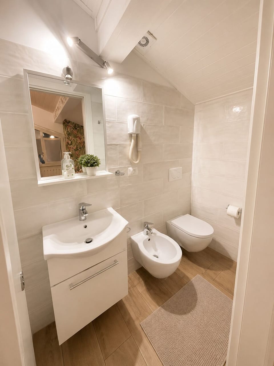 Basic Quadruple Room | Bathroom | Shower, hair dryer, towels, soap