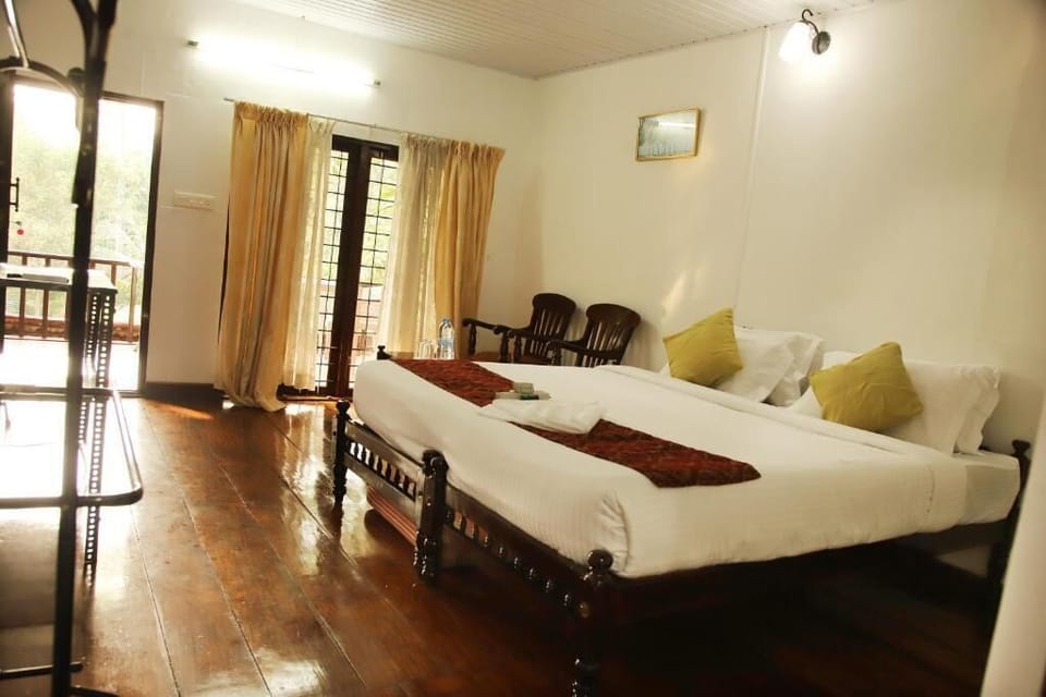 Premium Twin Room | Desk, laptop workspace, iron/ironing board, free WiFi