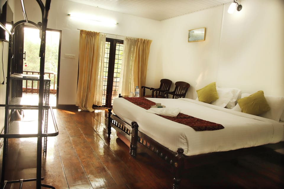 Superior Suite, Garden View | Desk, laptop workspace, iron/ironing board, free WiFi