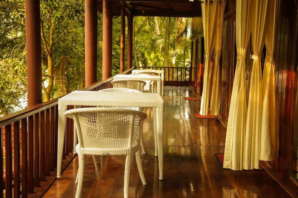 Backwater Retreat Resort - Kumarakom Hotel in Kottayam