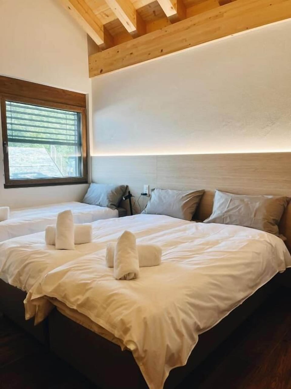 WiFi (free), bed sheets