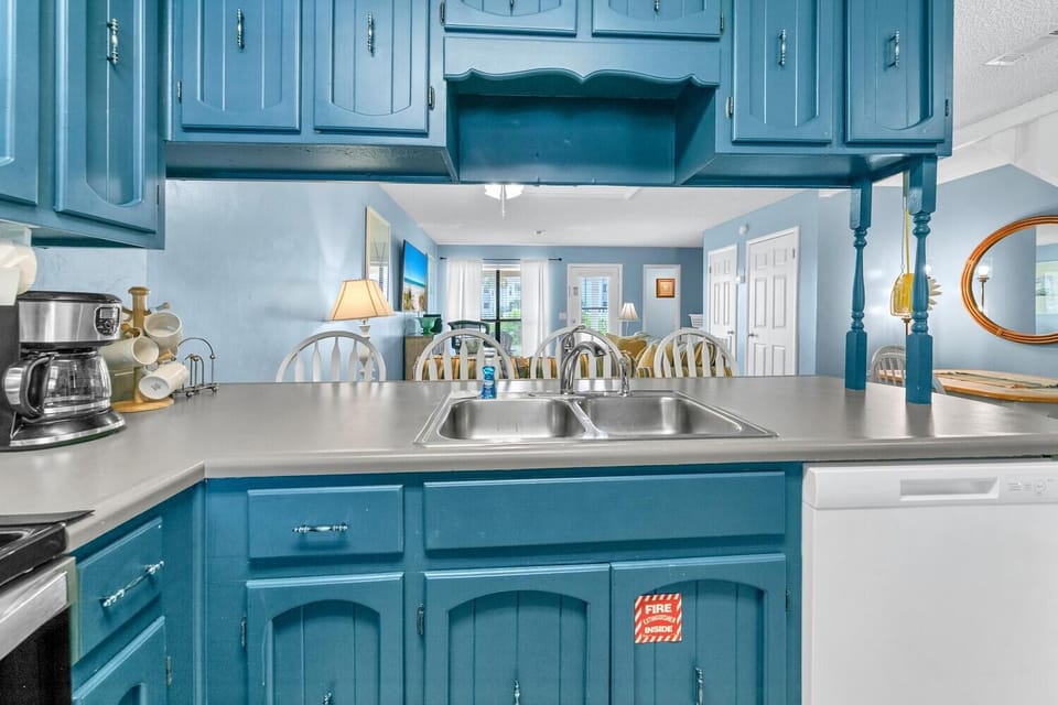 House, Multiple Beds (Laguna Beach Breeze) | Private kitchen