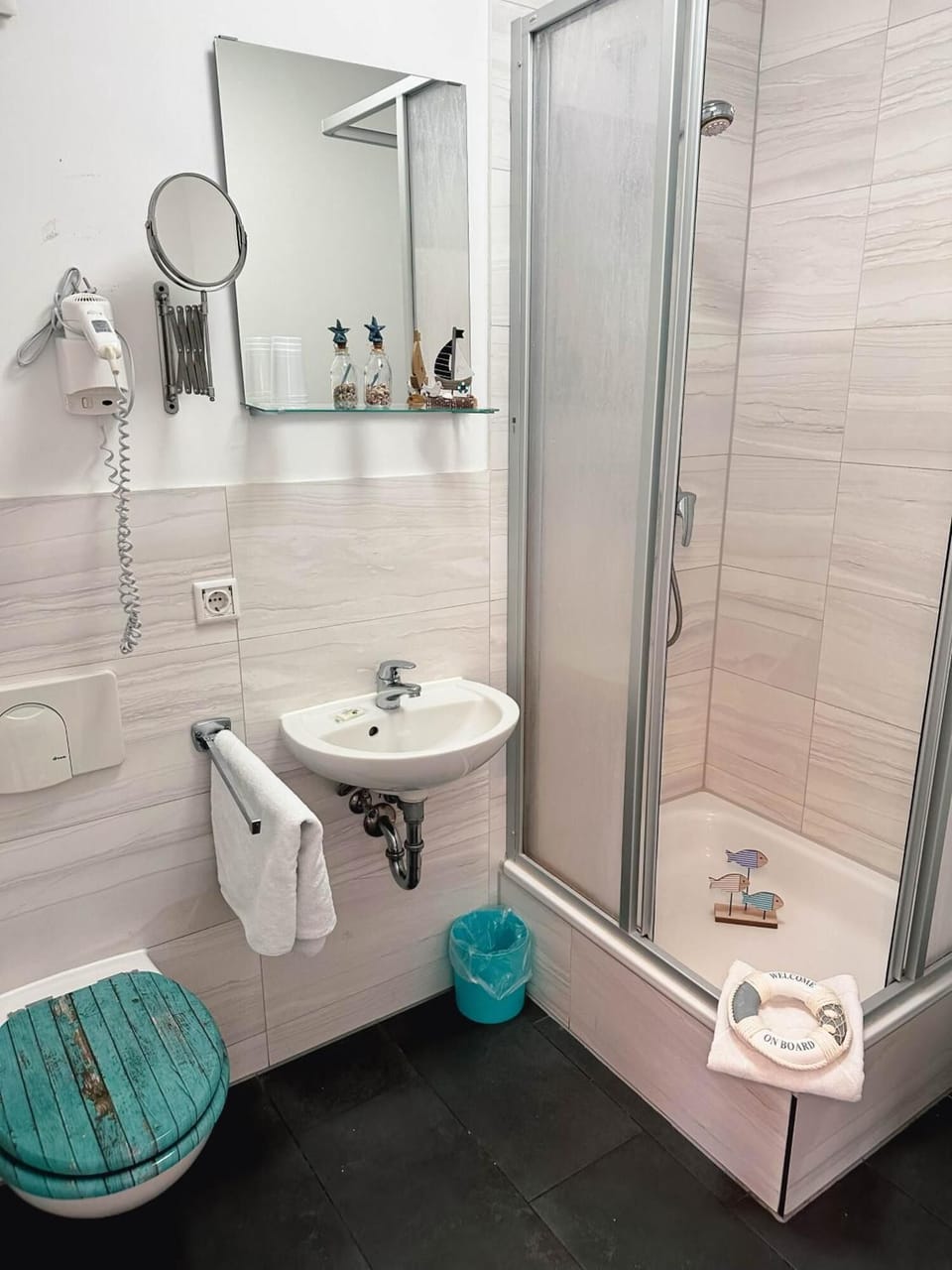 Economy Double Room, 1 Double Bed | Bathroom | Shower, free toiletries, hair dryer, towels