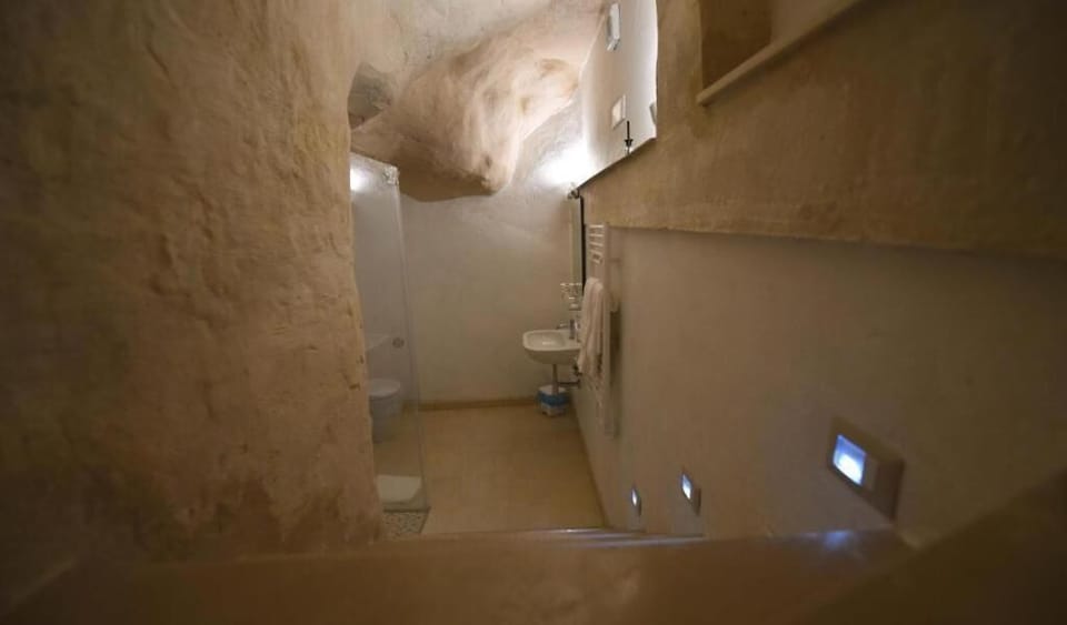 Quadruple Room | Bathroom | Free toiletries, hair dryer, towels, soap