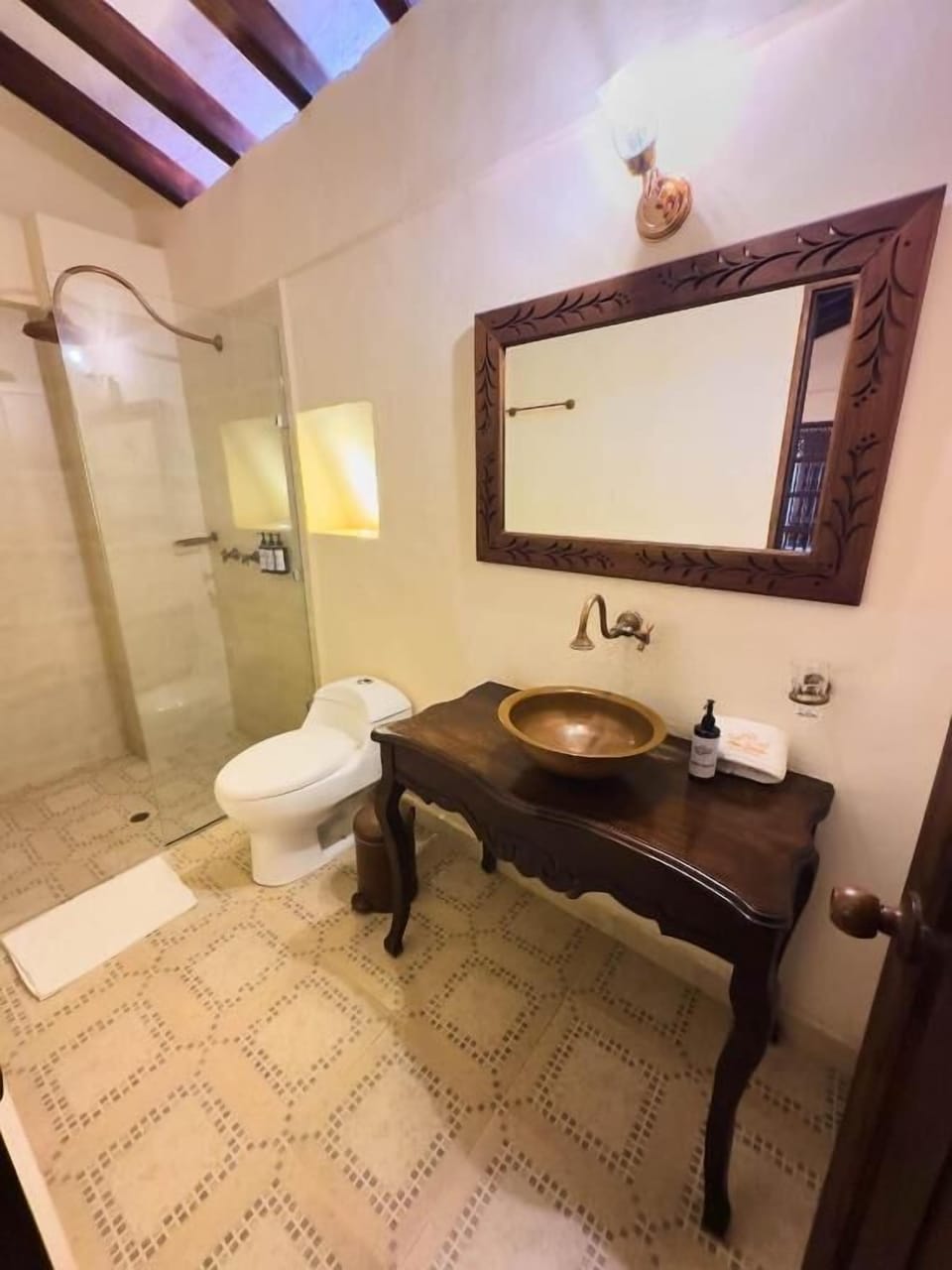 Deluxe Quadruple Room, Courtyard View | Bathroom