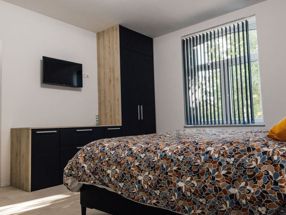 Superior House, 2 Bedrooms, Air conditioning | Blackout drapes, free WiFi, bed sheets