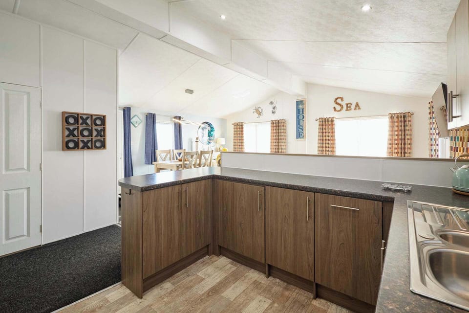 House | 3 bedrooms, desk