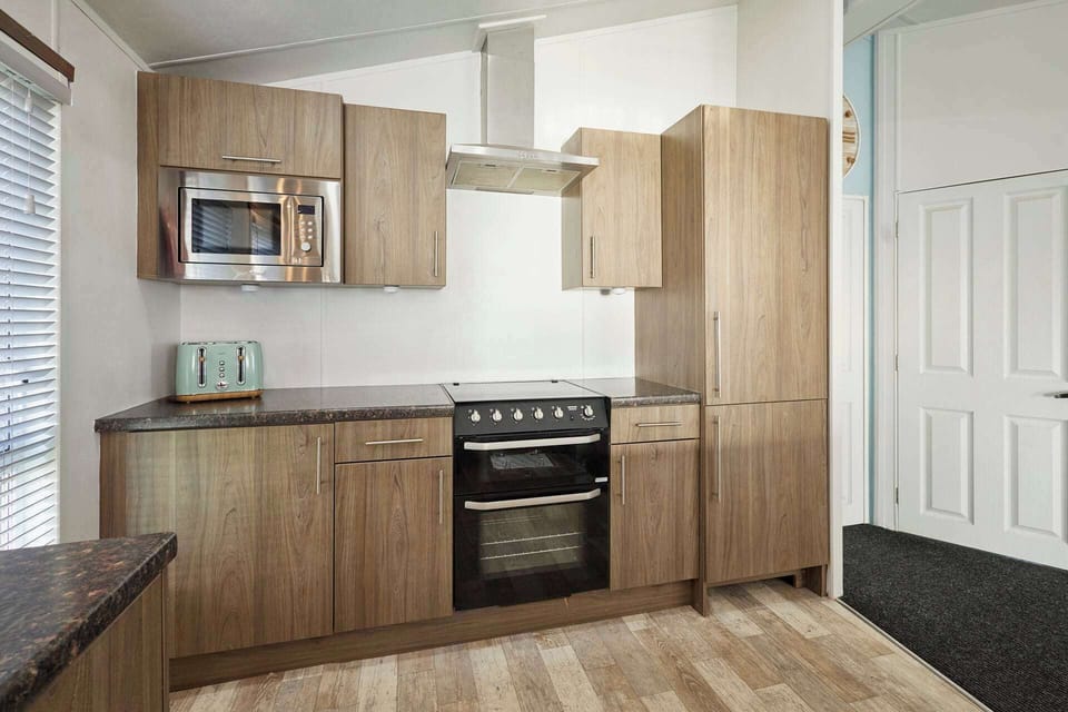 House | 3 bedrooms, desk