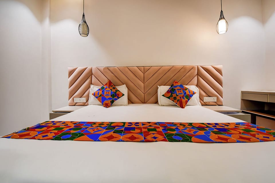Deluxe Room | Egyptian cotton sheets, premium bedding, in-room safe, WiFi (free)