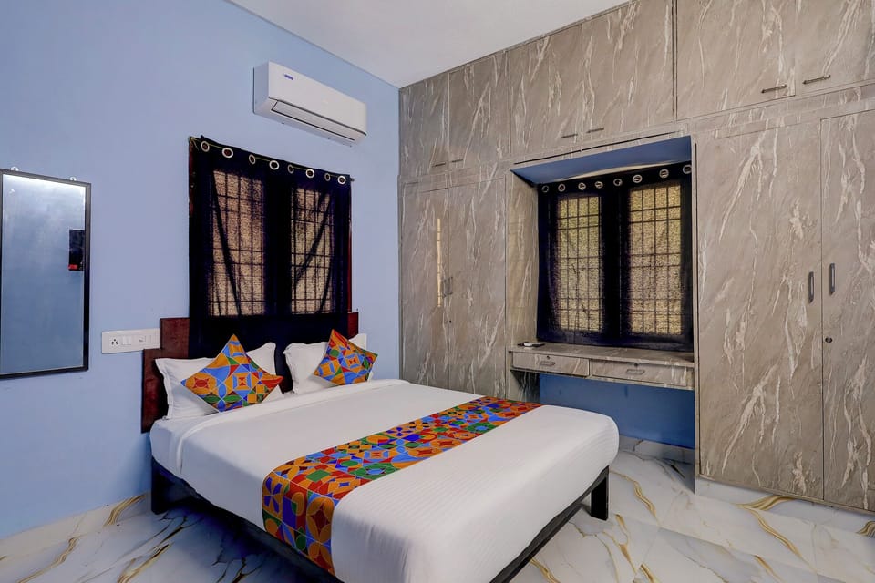 Deluxe Room | Egyptian cotton sheets, premium bedding, in-room safe, desk