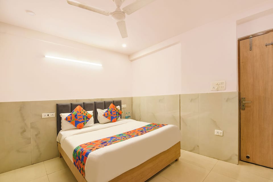 Deluxe Room | Egyptian cotton sheets, premium bedding, in-room safe, free WiFi