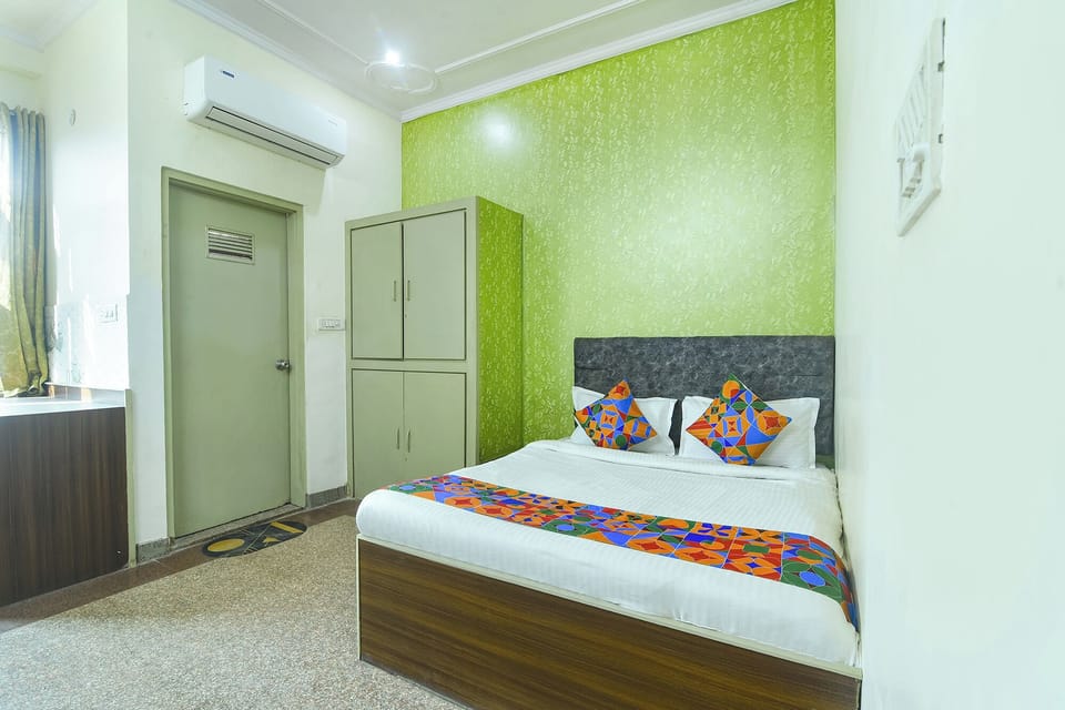 Egyptian cotton sheets, premium bedding, in-room safe, free WiFi