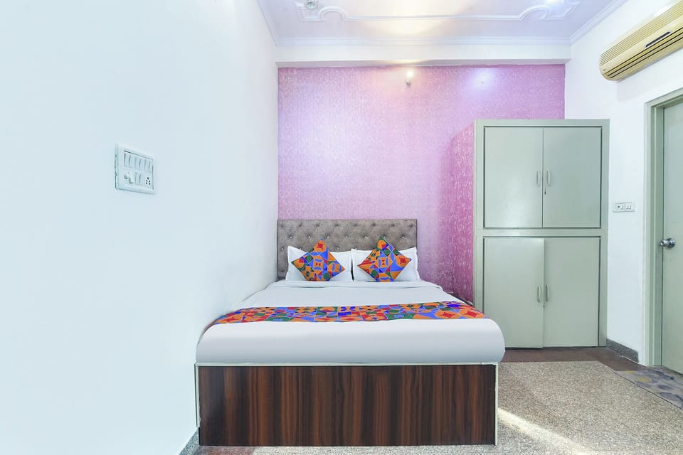Egyptian cotton sheets, premium bedding, in-room safe, free WiFi