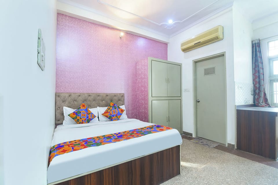 Egyptian cotton sheets, premium bedding, in-room safe, free WiFi