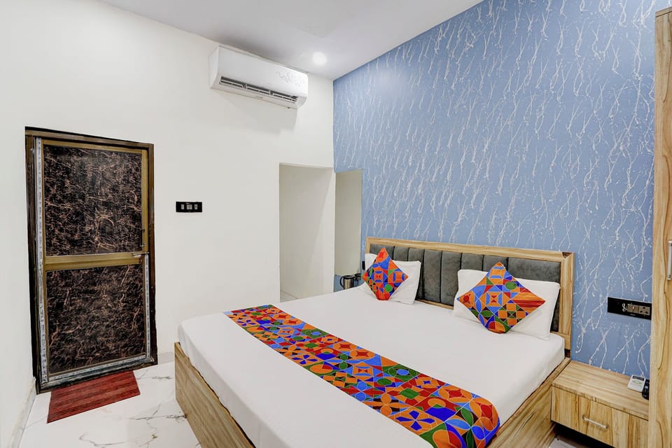 Egyptian cotton sheets, premium bedding, in-room safe, free WiFi