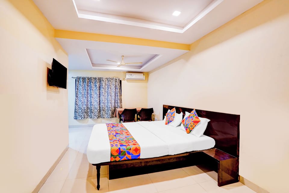 Luxury Suite | Egyptian cotton sheets, premium bedding, in-room safe, WiFi (free)