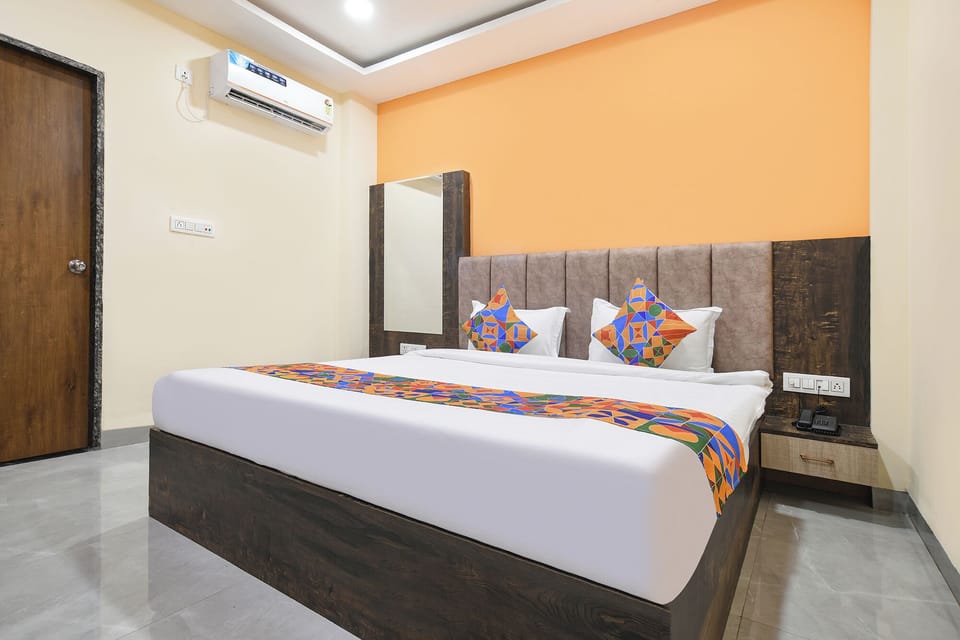 Egyptian cotton sheets, premium bedding, in-room safe, WiFi (free)
