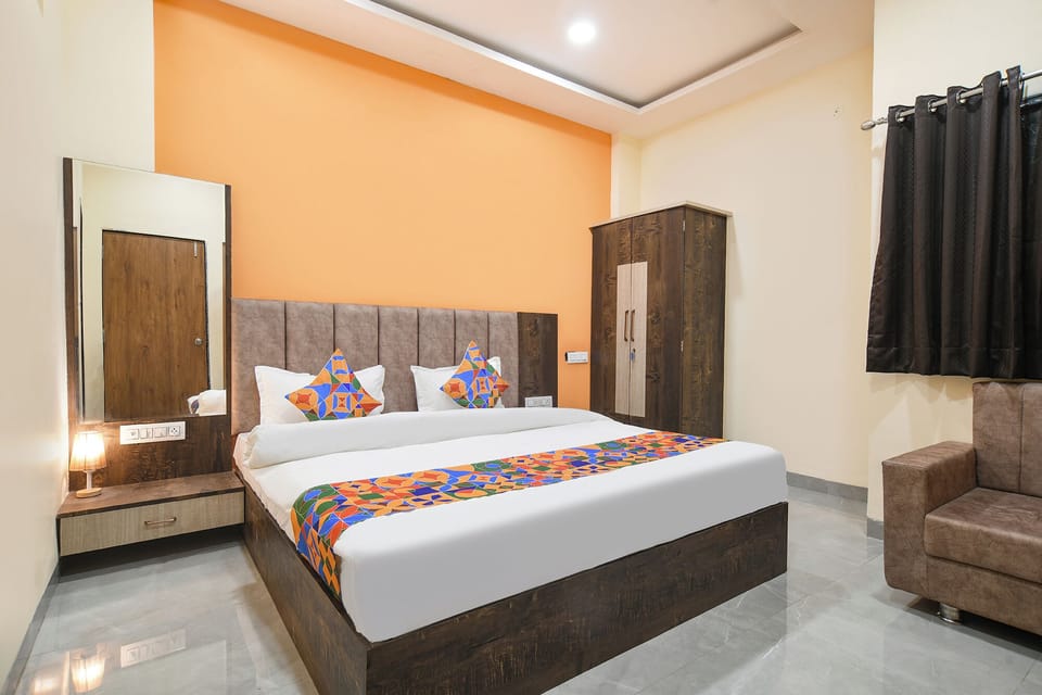 Deluxe Room | Egyptian cotton sheets, premium bedding, in-room safe, WiFi (free)