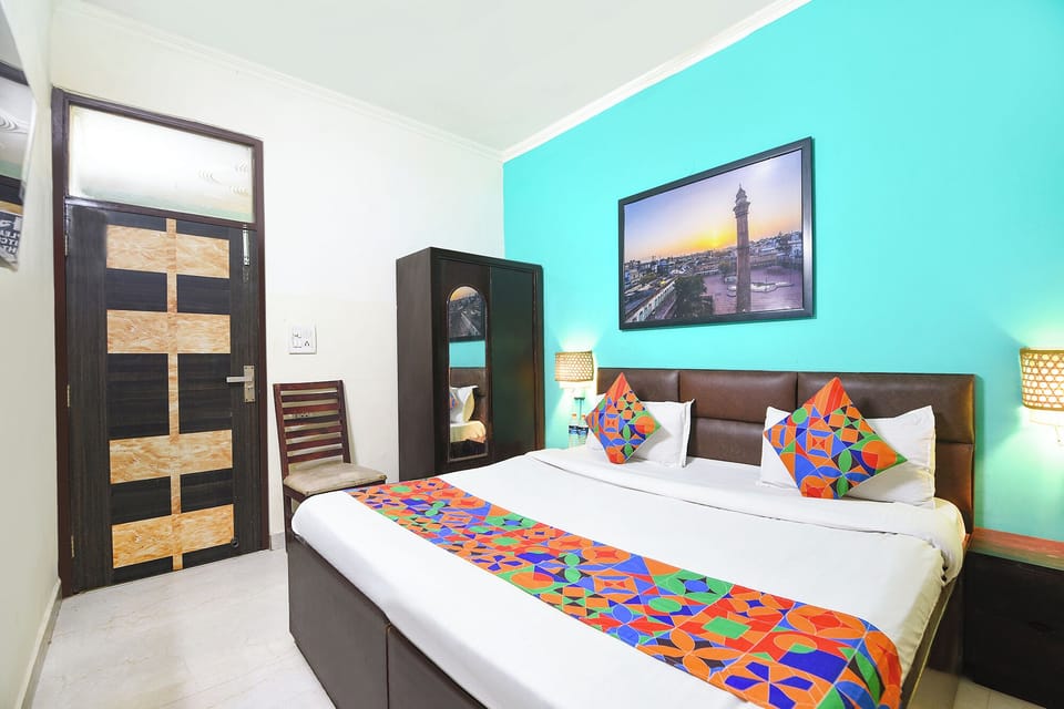 Deluxe Room | Egyptian cotton sheets, premium bedding, in-room safe, WiFi (free)