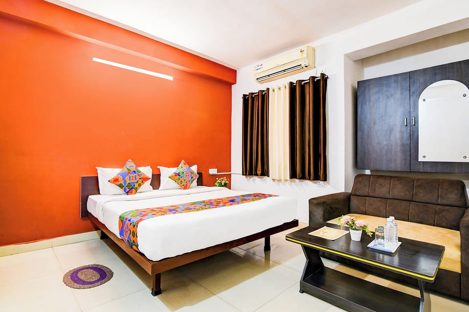Premium Room | Egyptian cotton sheets, premium bedding, in-room safe, WiFi (free)