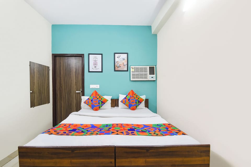 Egyptian cotton sheets, premium bedding, in-room safe, free WiFi