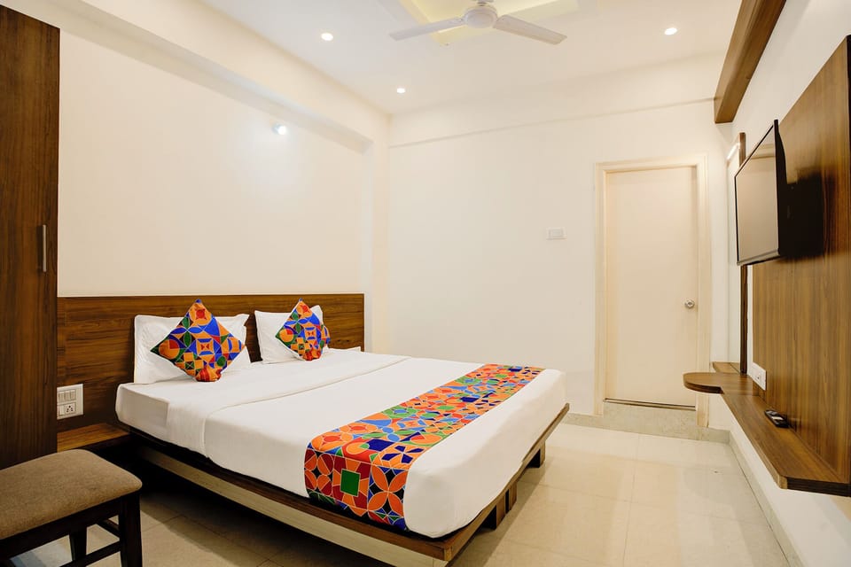 Egyptian cotton sheets, premium bedding, in-room safe, free WiFi