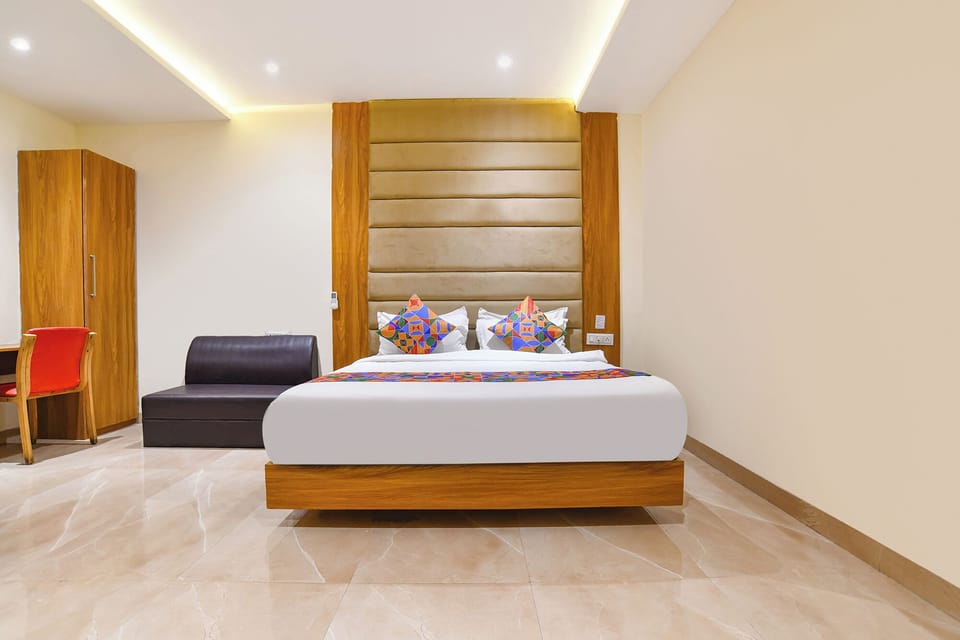 Executive Room | Egyptian cotton sheets, premium bedding, in-room safe, desk