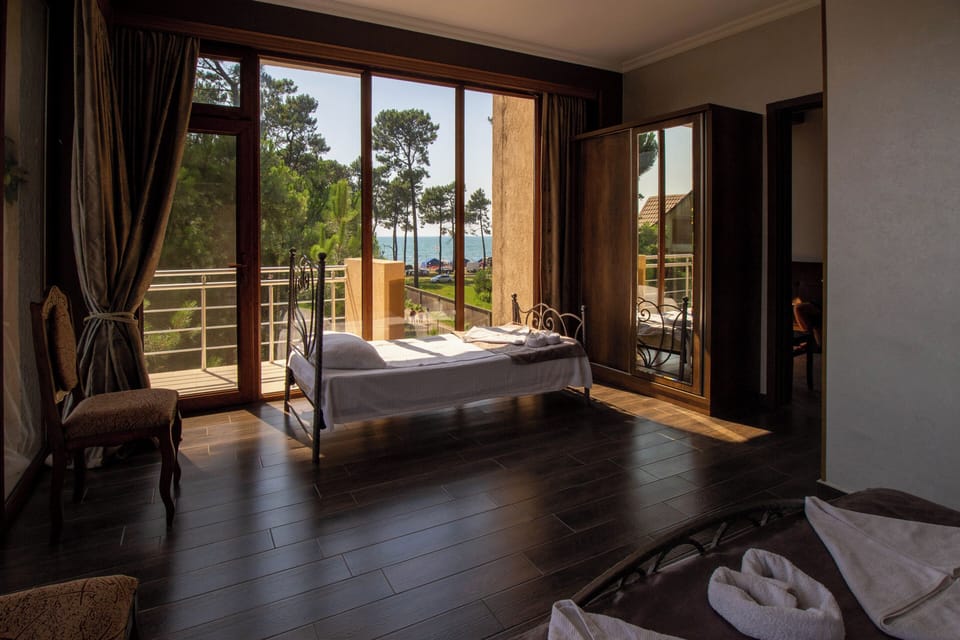 Comfort Quadruple Room | In-room safe, iron/ironing board, free WiFi, bed sheets