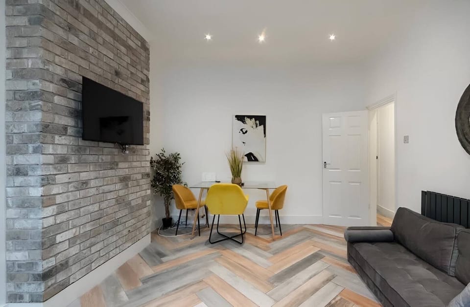 Apartment, 2 Bedrooms | Living area