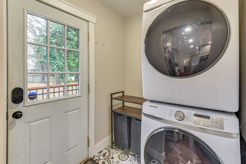 Dog-friendly Yard, 5 Mi to Uptown: Charlotte Home Cottage in Charlotte