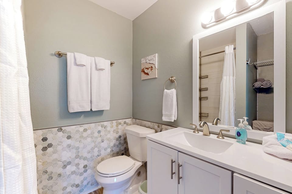 Downtown Duplex w/ Fire Pit: 1 Mi to Waterfront Apartment in Pensacola