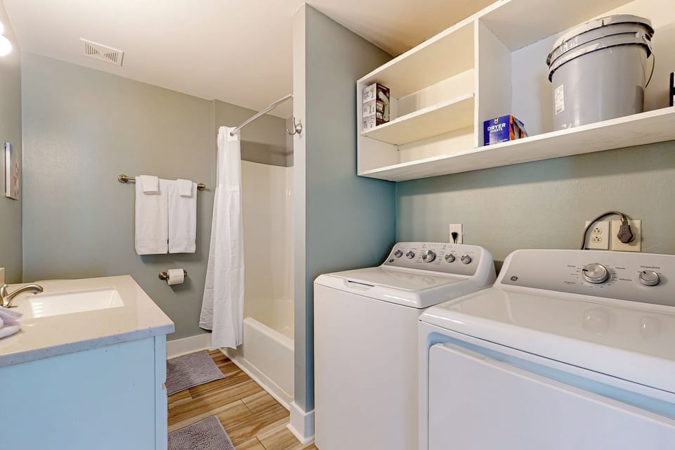 Downtown Duplex w/ Fire Pit: 1 Mi to Waterfront Apartment in Pensacola