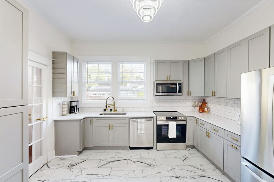 House (5 Bedrooms) | Interior