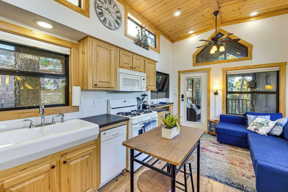 House (2 Bedrooms) | Interior