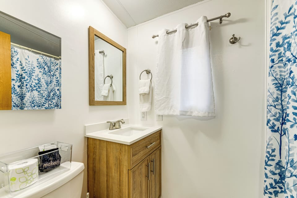 Near Trails & Slopes! Relaxed Waynesville Retreat Cottage in North Carolina