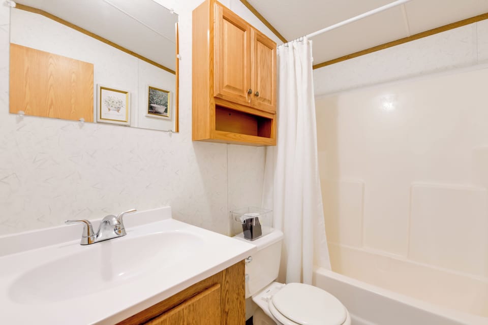 Mtn-view Adventure Hub! Waynesville Home w/ Perks Cottage in North Carolina