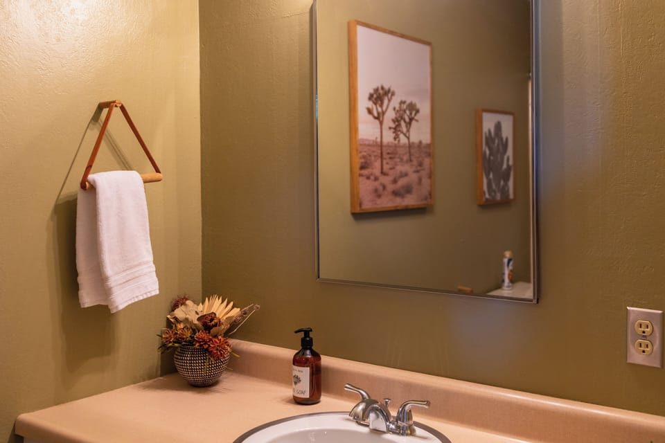3BR Designer Hideaway w/ Private Pool, spa Cottage in Borrego Springs