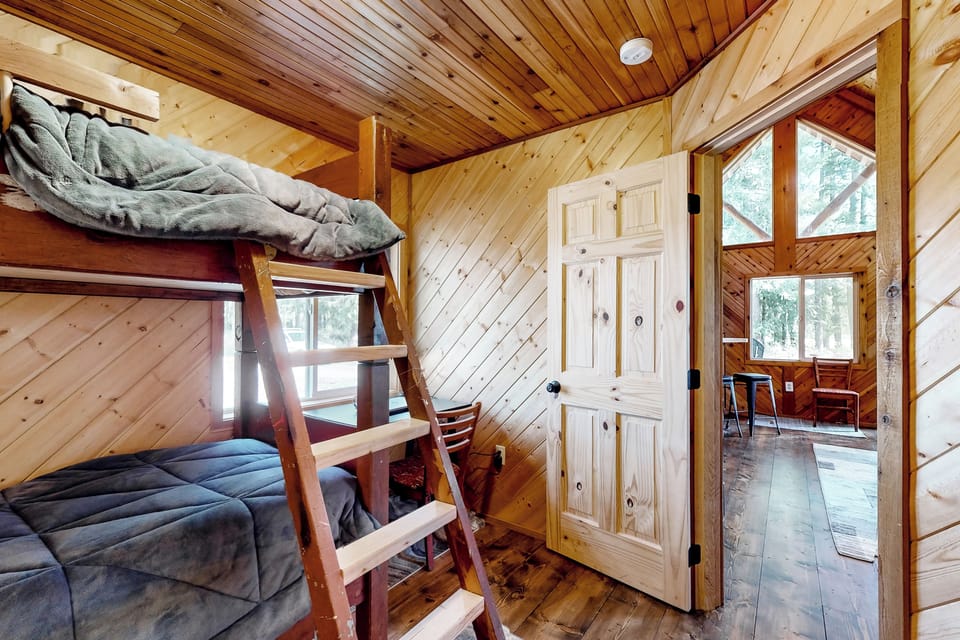 Romantic 15-acre Hideout Near Foster Creek! Cottage in Washington