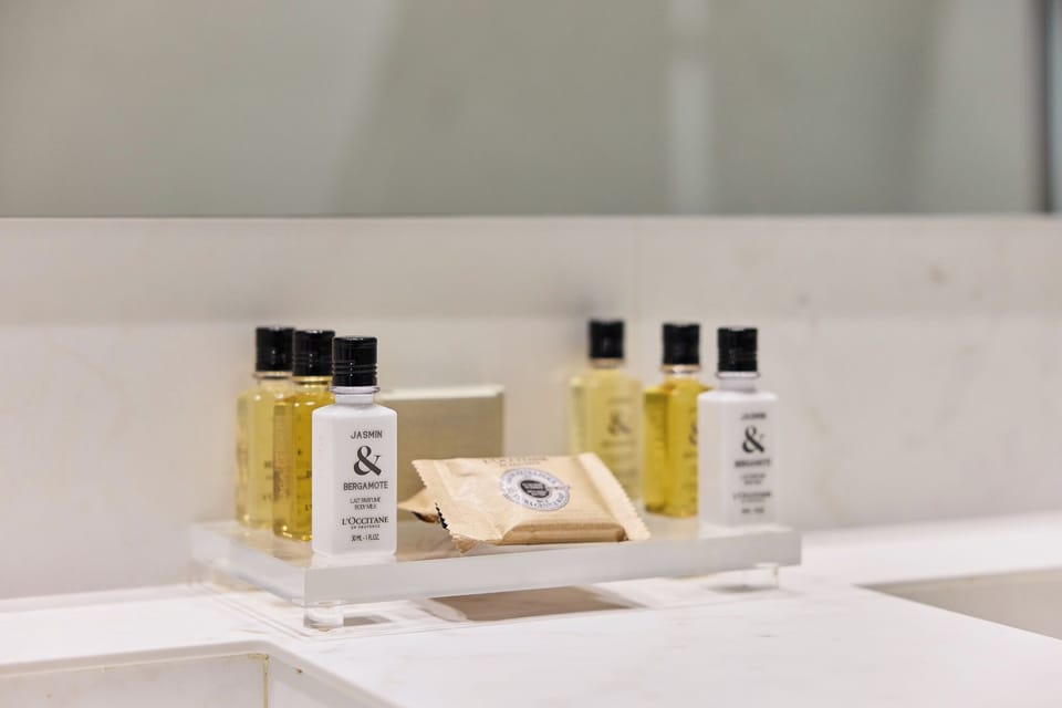 Residence "King Ferdinand" | Bathroom | Combined shower/tub, free toiletries, hair dryer, towels