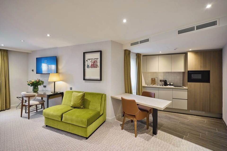 Residence "Queen Petronila" | Premium bedding, pillowtop beds, minibar, in-room safe