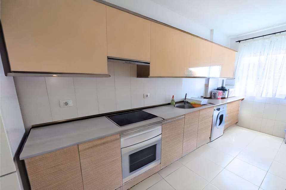 Family Apartment, Balcony, City View | Private kitchen | Electric kettle