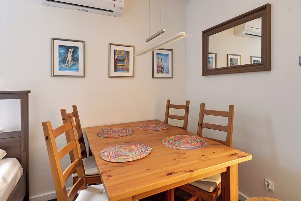 Apartment, Balcony | In-room dining