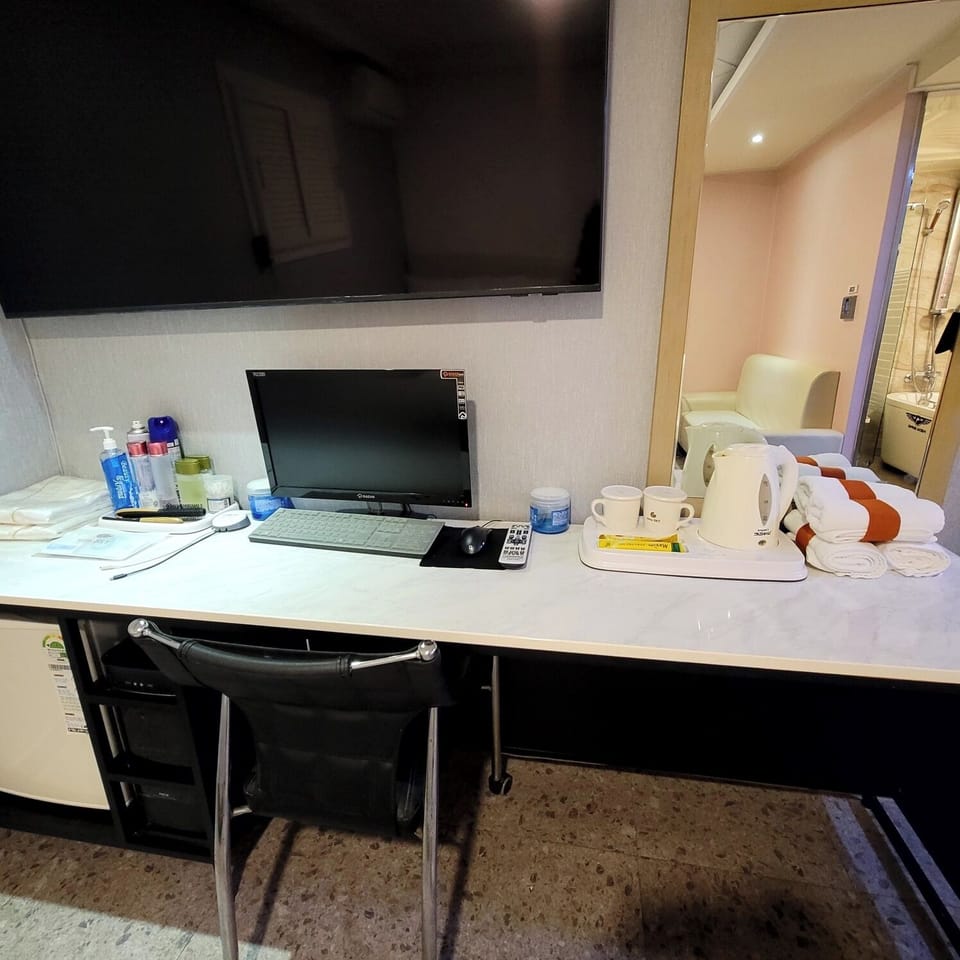 Premium Single Room, Non Smoking, Private Bathroom | Desk, laptop workspace, WiFi (free)