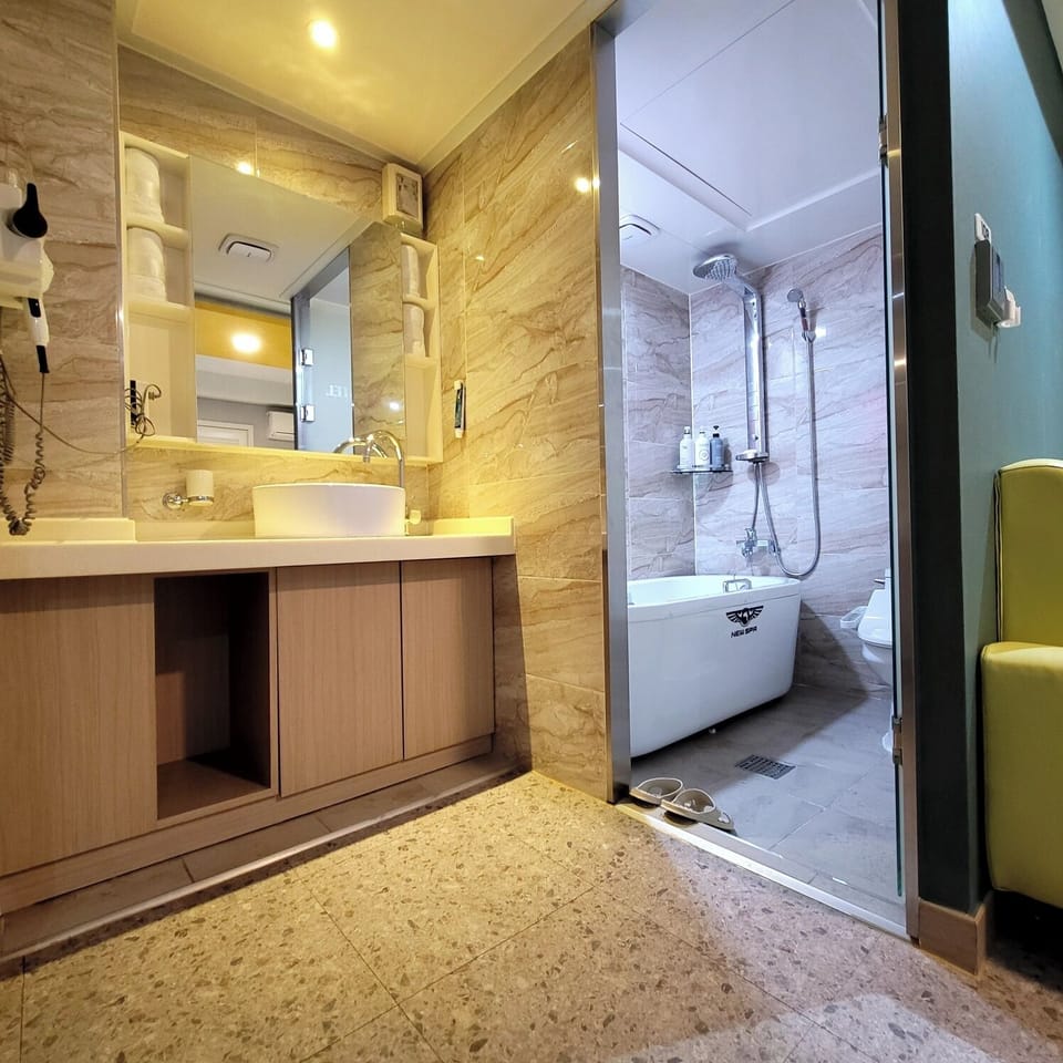 Premium Single Room, Non Smoking, Private Bathroom | Bathroom | Combined shower/tub, hair dryer, bidet, soap